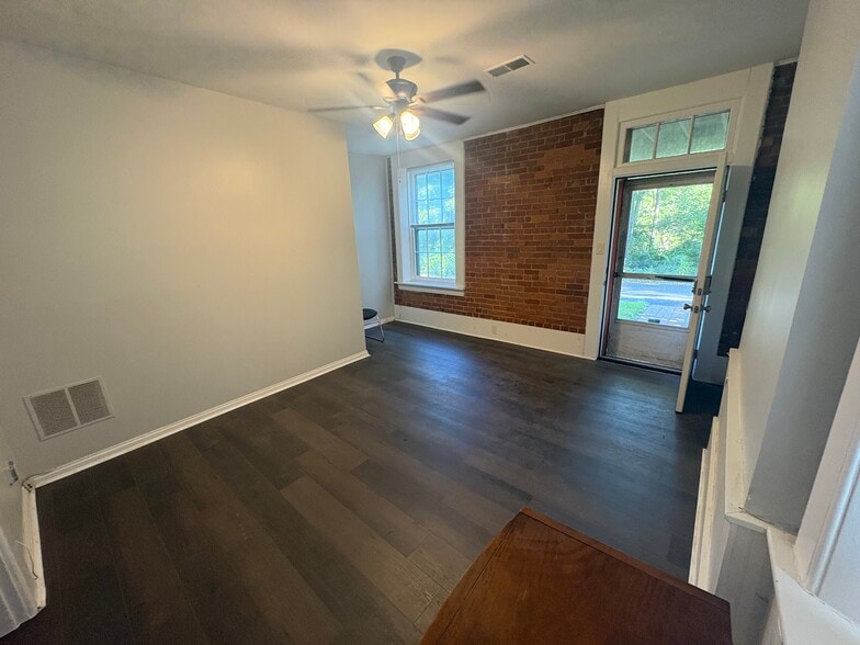 More Photos Of 114 Wellington Pl, Cincinnati Office Residential For Lease