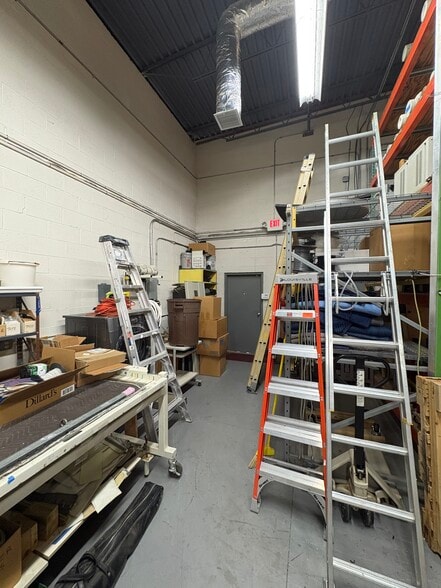 More Photos Of 6506 Baum Dr, Knoxville Office For Sale