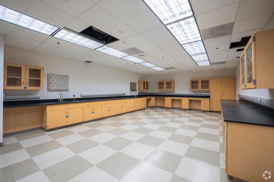 More Photos Of 355 N Wiget Ln, Walnut Creek Office For Sale