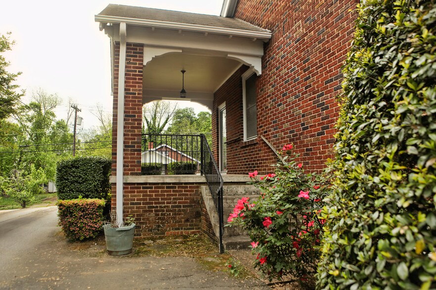 More Photos Of 305 E Calhoun St, Anderson Office For Lease