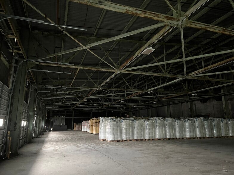 More Photos Of 5501 Pennington Ave, Baltimore Unknown For Lease
