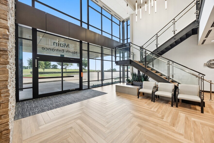 More Photos Of 204 Medical Dr, Sherman Medical For Lease