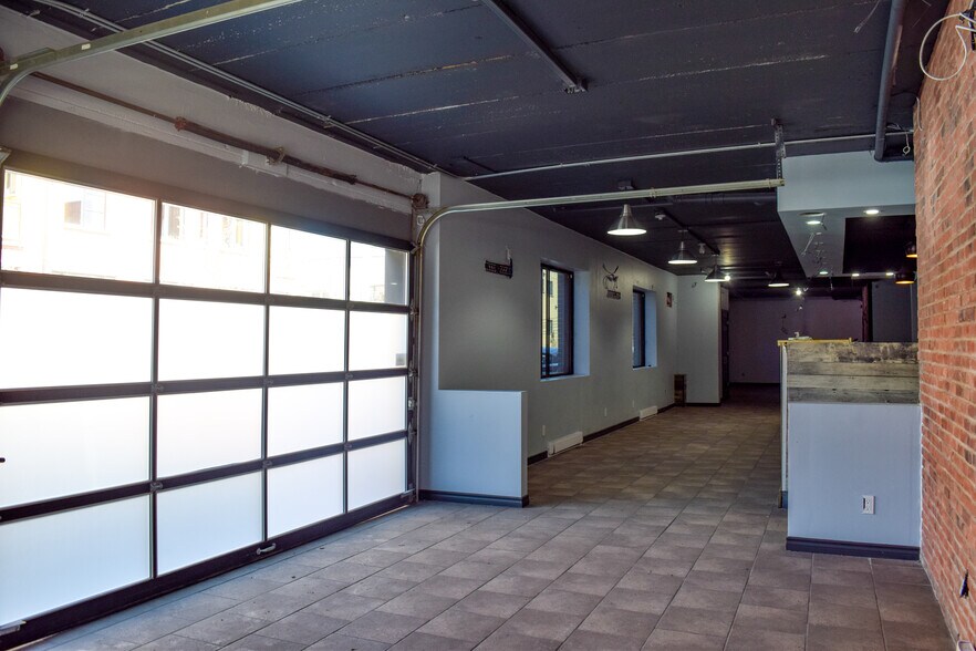 More Photos Of 7427-7429 Rue Saint-Hubert, Montréal Storefront For Sale