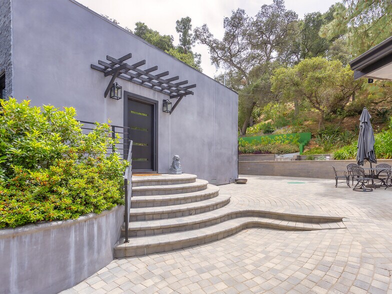 More Photos Of 7580 McGroarty Ter, Tujunga Apartments For Sale