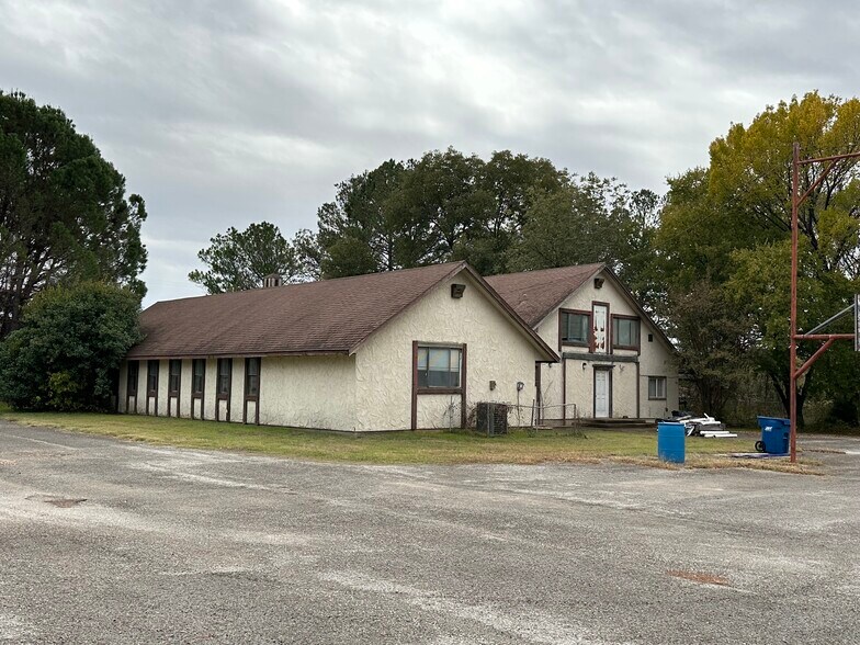 More Photos Of 1505 E Henderson St, Cleburne Office For Sale