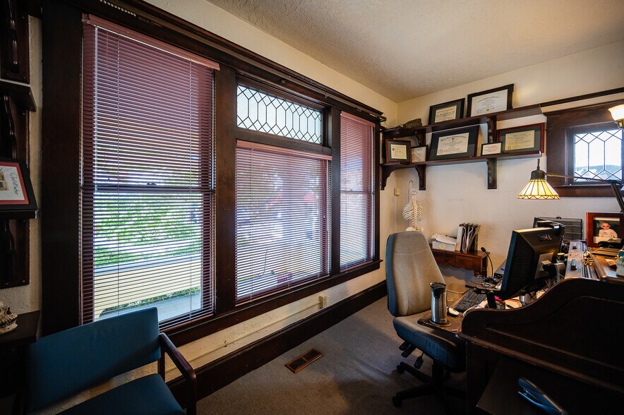 More Photos Of 1934 NE Broadway St, Portland Medical For Sale