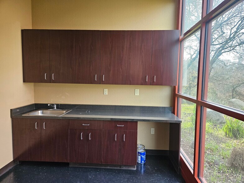 More Photos Of 1200 Scenic Dr, Modesto Office For Lease