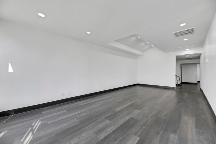 More Photos Of 530 S 7th St, Las Vegas Office Residential For Lease