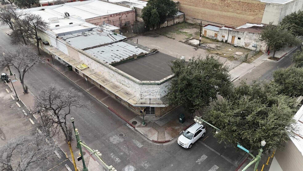 More Photos Of 620 San Agustin Ave, Laredo Storefront Retail Office For Sale