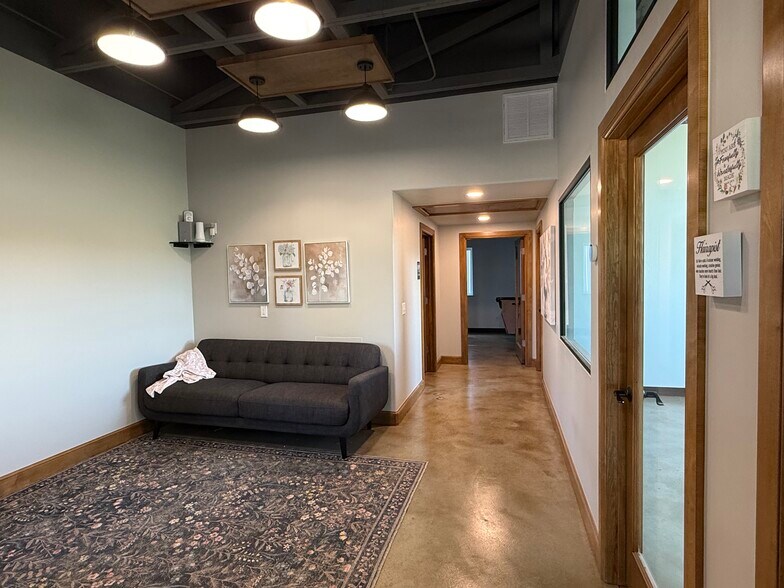 More Photos Of 8100 Silver Crossing Xing, Oklahoma City Coworking Space