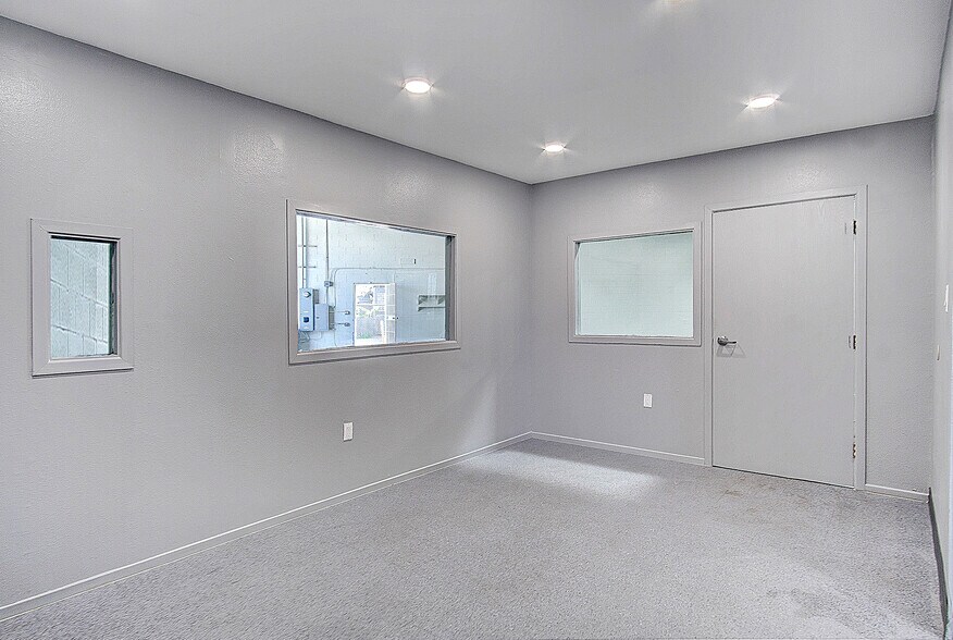 More Photos Of 15300 S Avalon Blvd, Gardena Freestanding For Lease