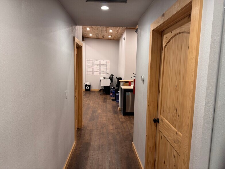 More Photos Of 7522-7524 SE 52nd Ave, Portland Light Distribution For Lease