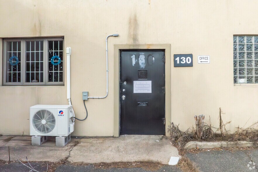 More Photos Of 130 Marine St, Farmingdale Warehouse For Sale