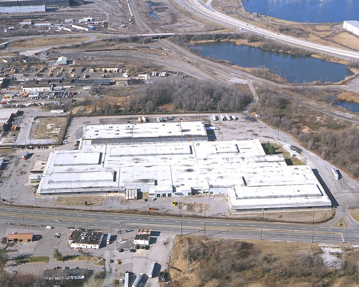 More Photos Of 5107 North Point Blvd, Sparrows Point Warehouse For Lease