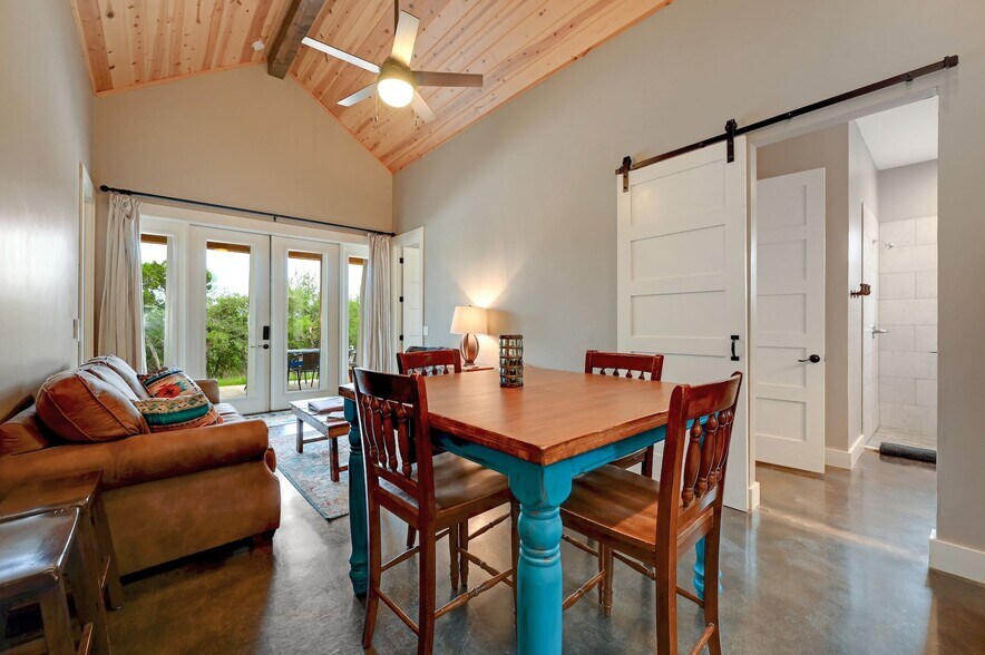 More Photos Of 7400 McGregor Ln, Dripping Springs Hotel For Sale