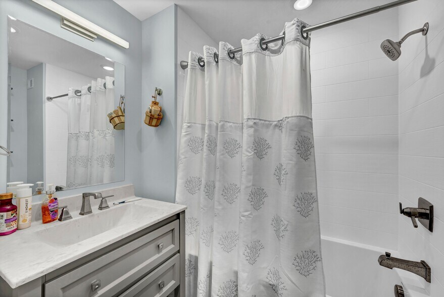 More Photos Of 240 N Water St, Wilmington Specialty For Sale