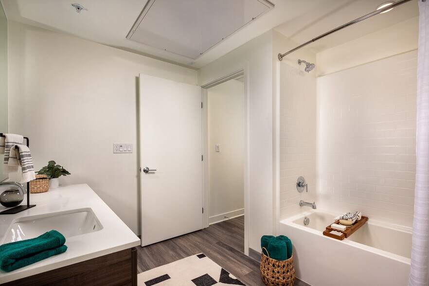 More Photos Of 1331 N Cahuenga Blvd, Los Angeles Apartments For Lease