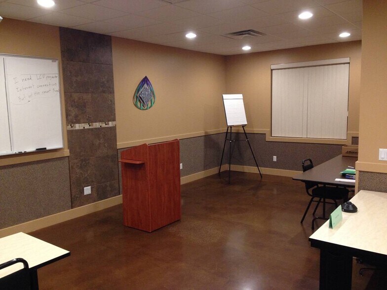 More Photos Of 7424 Victor Mendon Rd, Victor Flex For Lease