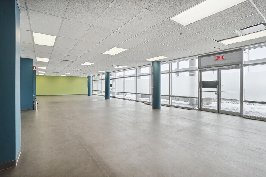 More Photos Of 10007 Boul Pie-IX, Montréal Office For Sale
