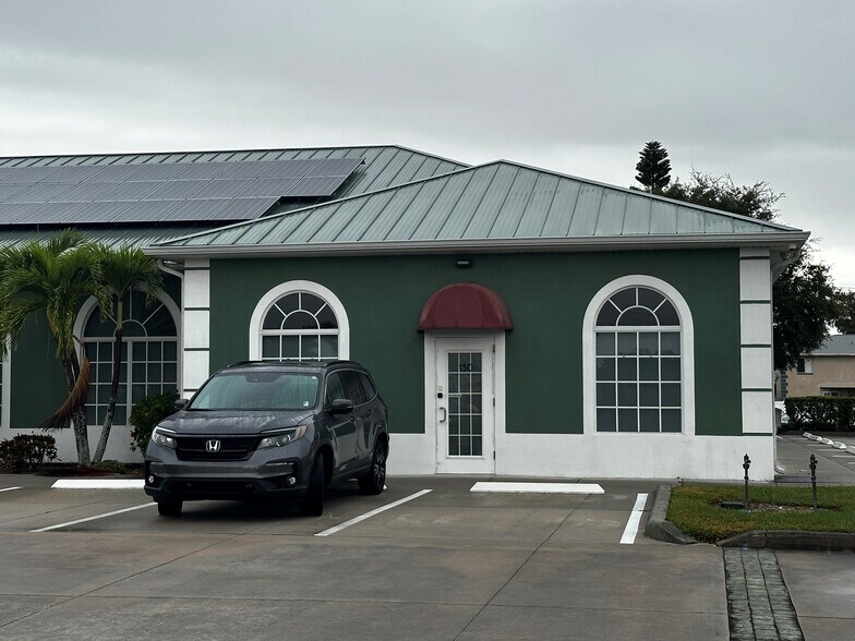 More Photos Of 1019 Harvin Way, Rockledge Medical For Lease