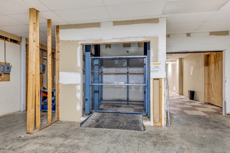 More Photos Of 1510 Stuart Rd, Cleveland Flex For Sale