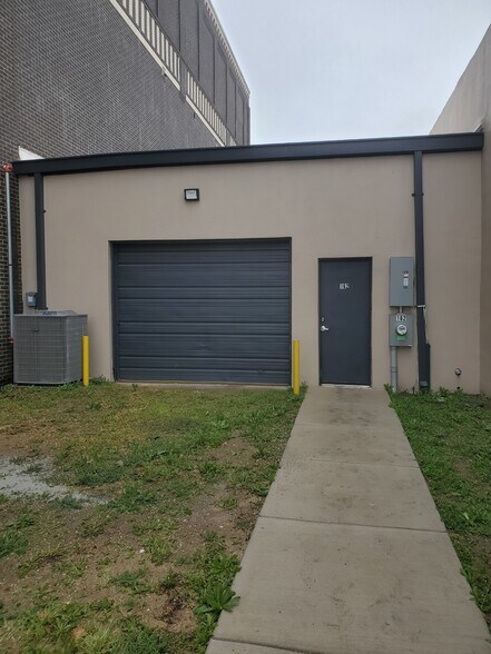 More Photos Of 162 W Main St, Lewisville Storefront Retail Office For Lease
