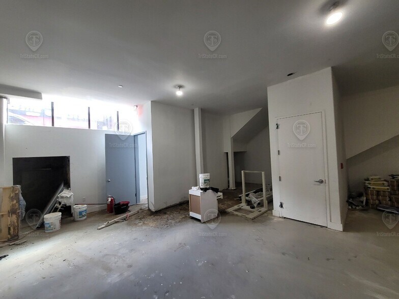 More Photos Of 320 E 204th St, Bronx General Retail For Sale