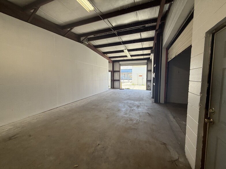 More Photos Of 1602 Combee Rd, Lakeland Warehouse For Lease