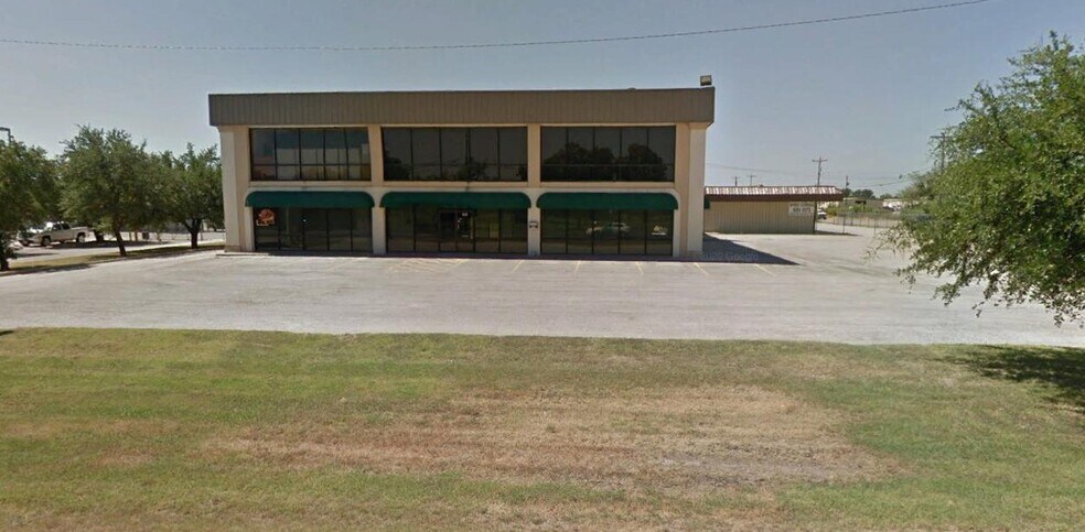More Photos Of 1049 Industrial Blvd, Abilene Flex For Lease