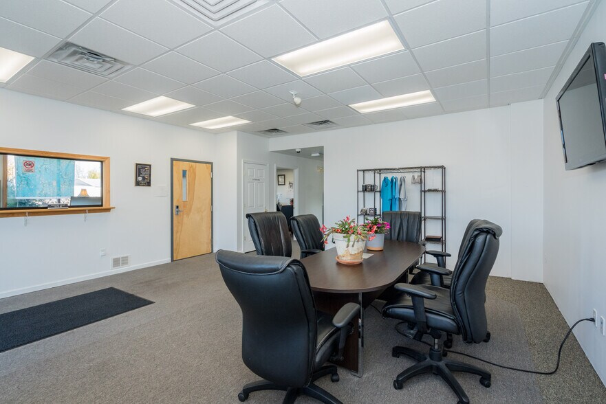 More Photos Of 1252 Saratoga Rd, Ballston Spa Light Distribution For Sale