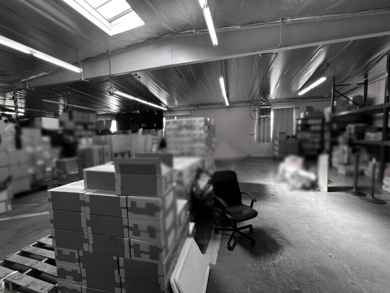 More Photos Of 2205 N Hollywood Way, Burbank Service For Sale