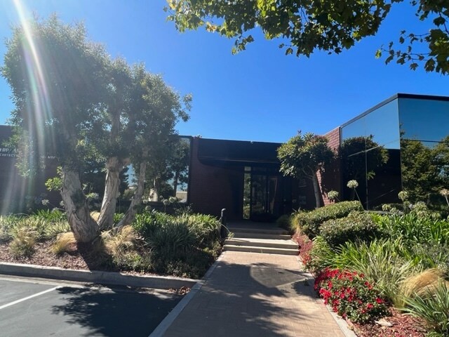 More Photos Of 4611 Teller Ave, Newport Beach Medical For Lease
