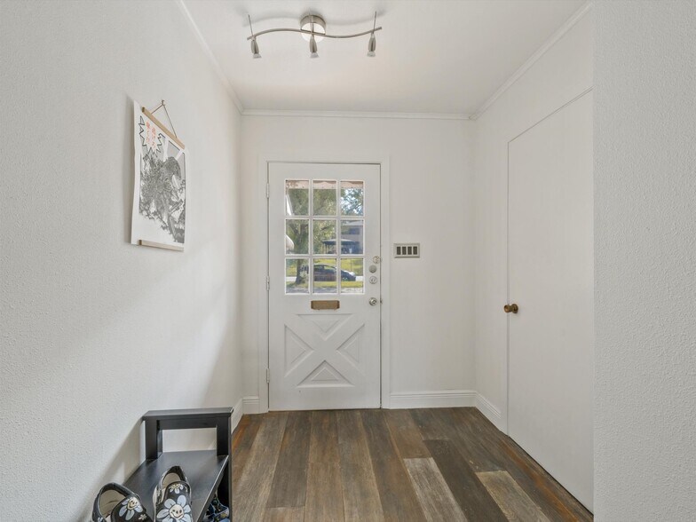 More Photos Of 2326 Hartford Rd, Austin Apartments For Sale