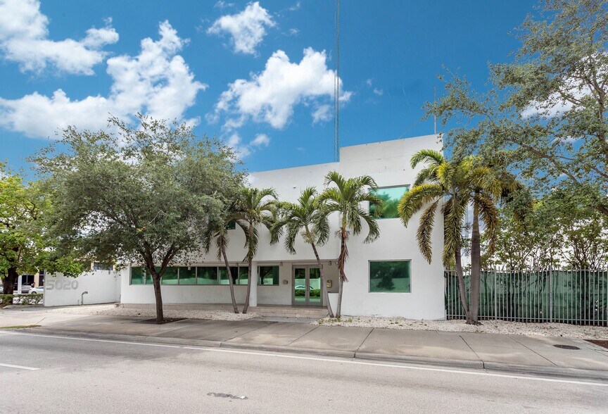 More Photos Of 5020 Biscayne Blvd, Miami Movie Radio TVStudio For Sale