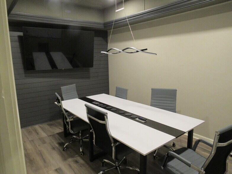More Photos Of 127 Hemlock St, Columbus Office For Lease