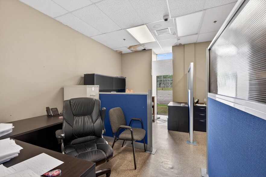 More Photos Of 310 Pennington Dr, Paris Manufacturing For Sale