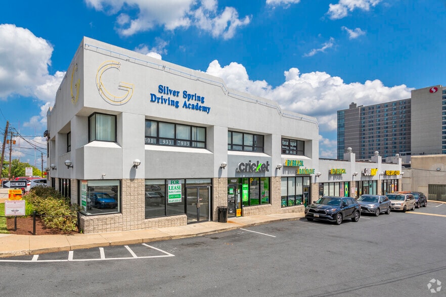 Primary Photo Of 2424 W University Blvd, Wheaton Unknown For Lease