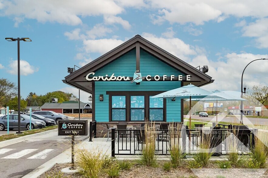 Primary Photo Of 16006 Southfield Rd, Allen Park Bar For Lease