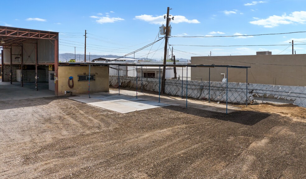 More Photos Of 3907 E Superior Ave, Phoenix Warehouse For Lease