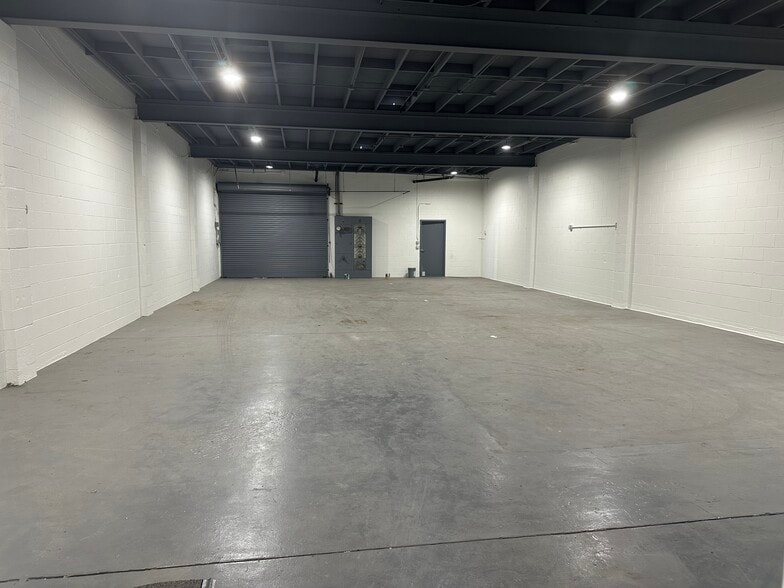 More Photos Of 1221-1225 E Ash Ave, Fullerton Warehouse For Sale