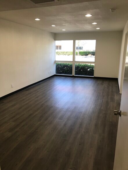 More Photos Of 202 Fashion Ln, Tustin Office For Lease