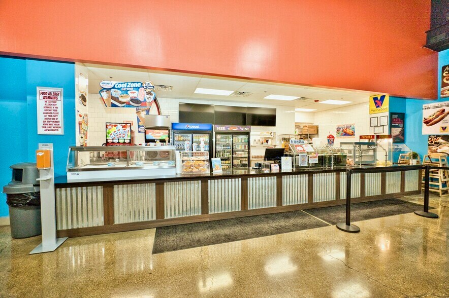 More Photos Of 7777-7847 N Caldwell Ave, Niles Manufacturing For Sale
