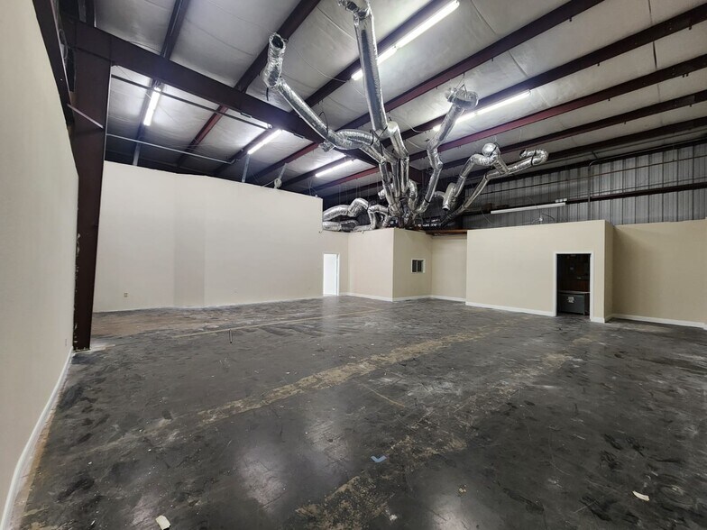 More Photos Of 5485 W Sam Houston Pky N, Houston Unknown For Lease