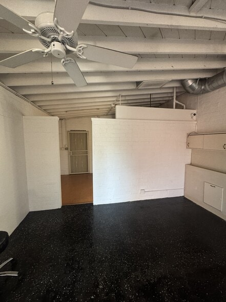 More Photos Of 2905 N Sepulveda Blvd, Manhattan Beach Storefront For Lease