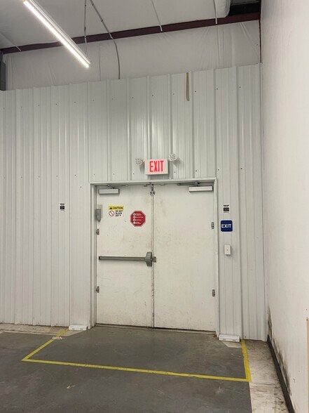 More Photos Of 44034 Highway 429, Saint Amant Freestanding For Lease