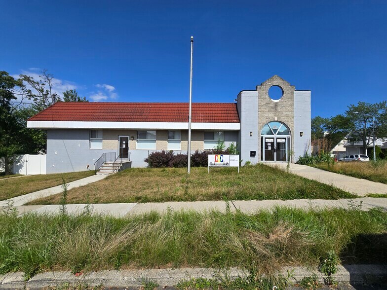 More Photos Of 80 Woodrow Rd, Staten Island Daycare Center For Lease