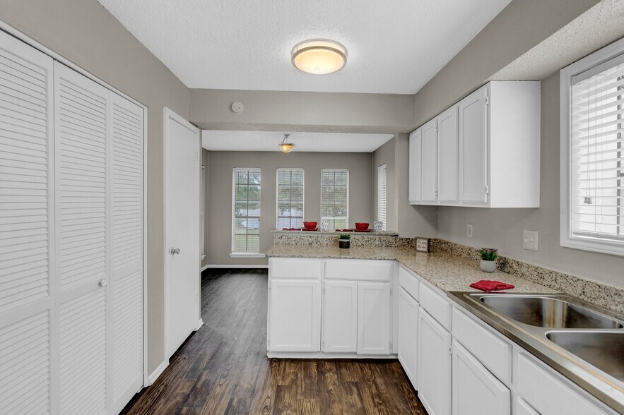 More Photos Of 13050 Park Xing, San Antonio Apartments For Sale