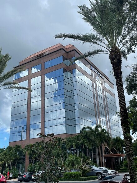 More Photos Of 2150 Goodlette-Frank Rd, Naples Office For Lease