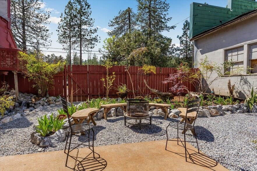 More Photos Of 21375 Main St, Lakehead Restaurant For Sale