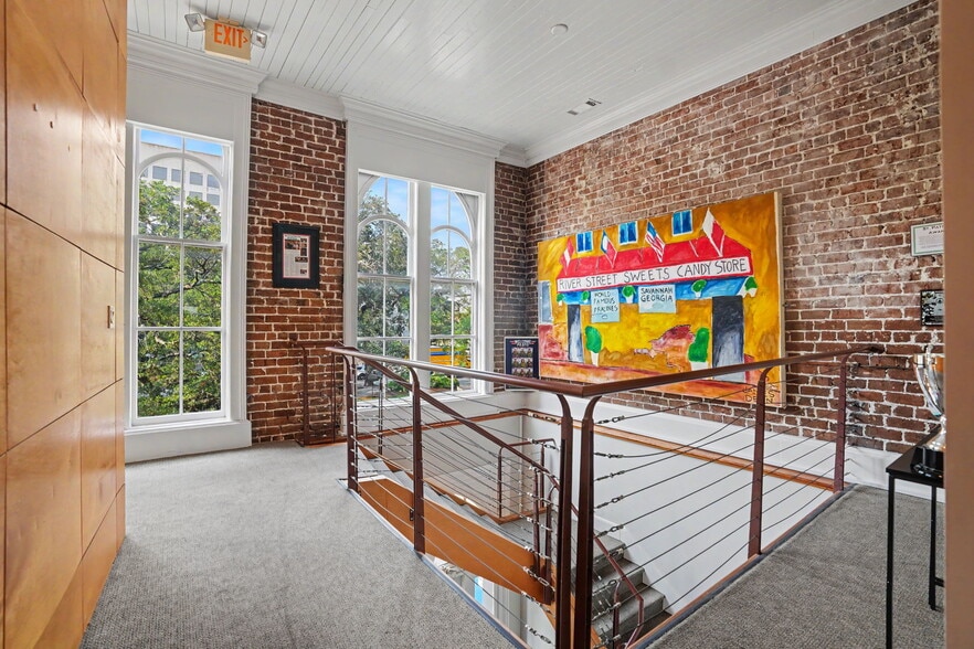 More Photos Of 12 E Bay St, Savannah Storefront Retail Office For Lease